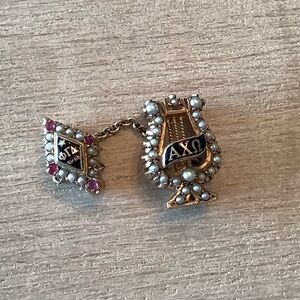 Alpha Chi Omega Gold and Pearl Vintage Pin